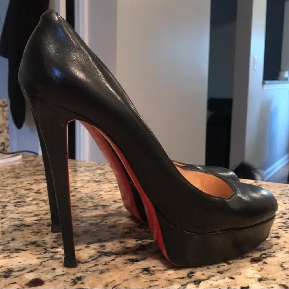 Classic Louboutin Bianca Black Leather Pump